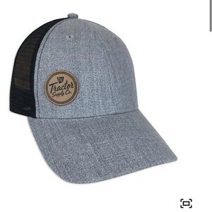 TRACTOR SUPPLY Co. Gray Mesh SnapBack Trucker Hat